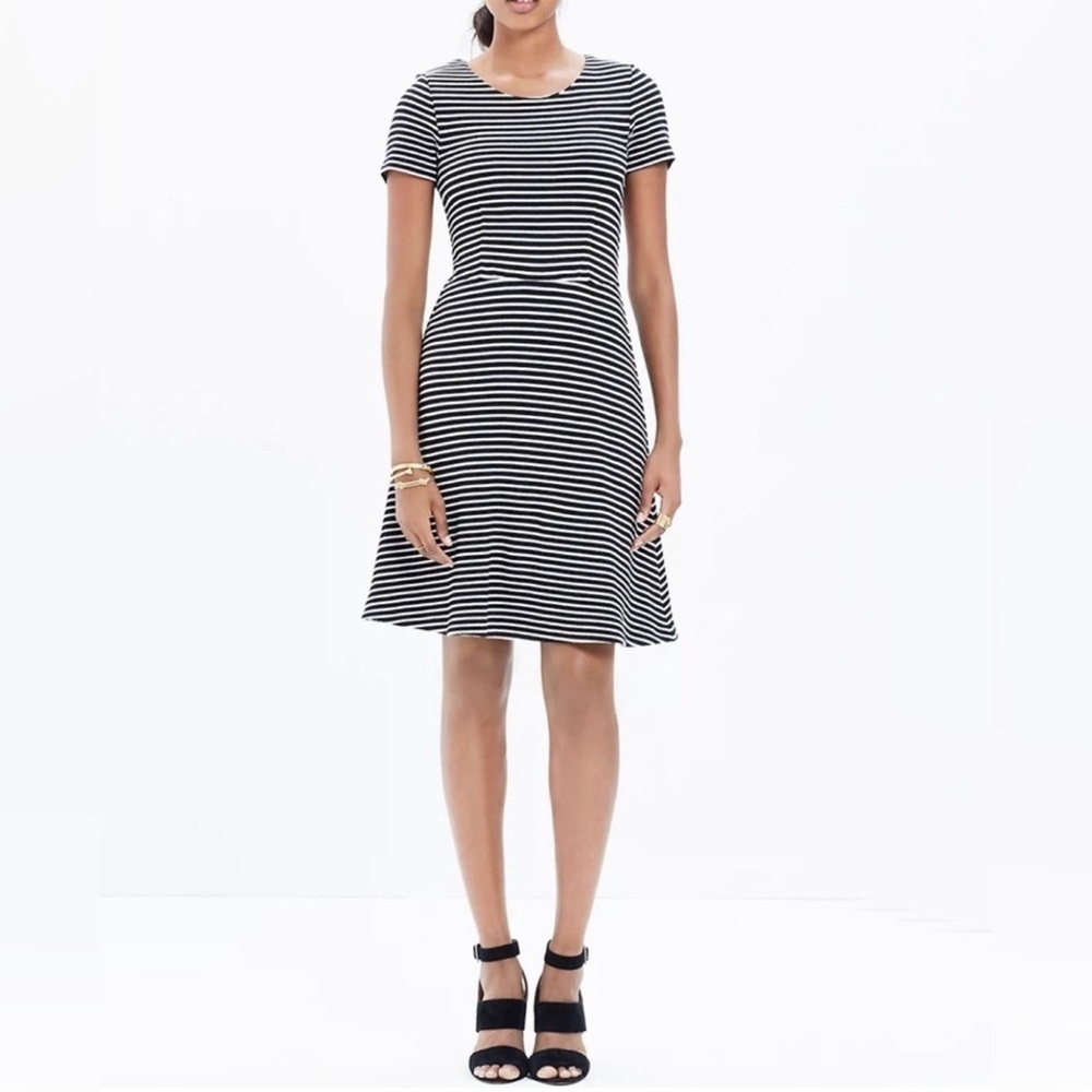 Madewell Gallerist black and white striped short sleeve dress. Size extra small.